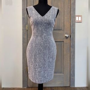 Banana Republic Black and White Sleeveless Tweed V Neck